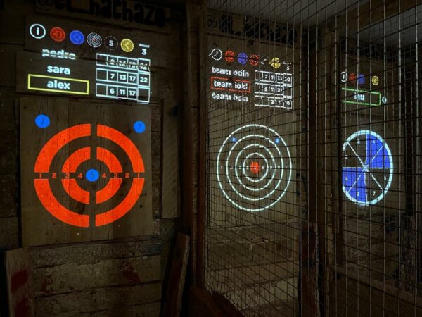 Stream axe throwing boards bijlwerpen